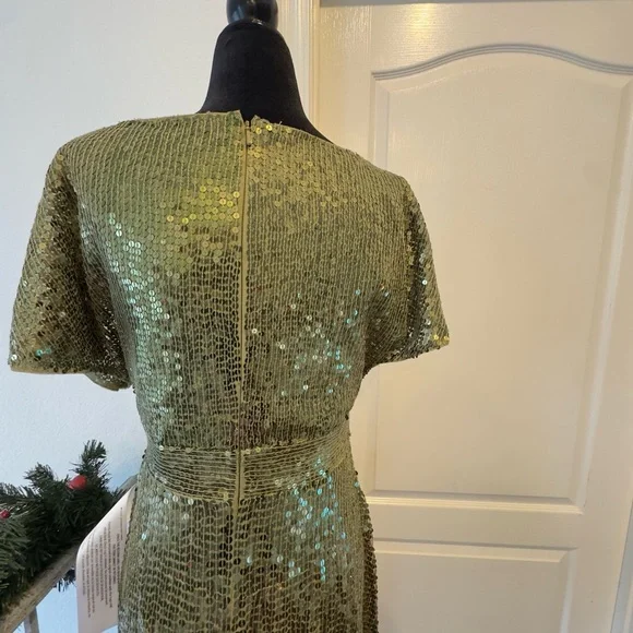 NWT Mac Duggal Sz 4 Green Sequined Butterfly Sleeve Wrap Over A Line Gown